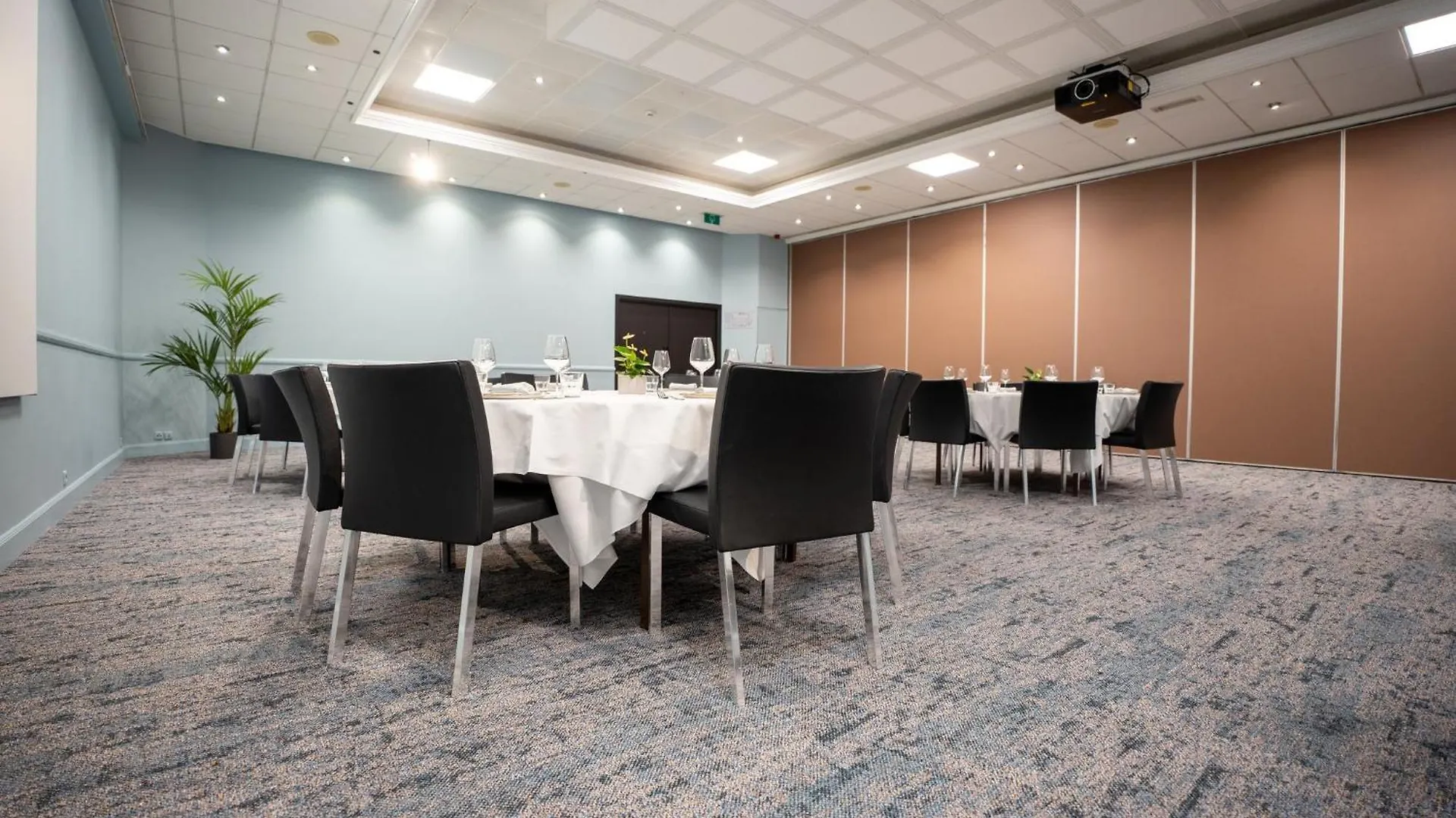 Hotel Crowne Plaza Antwerpen By Ihg 4*,  Belgien